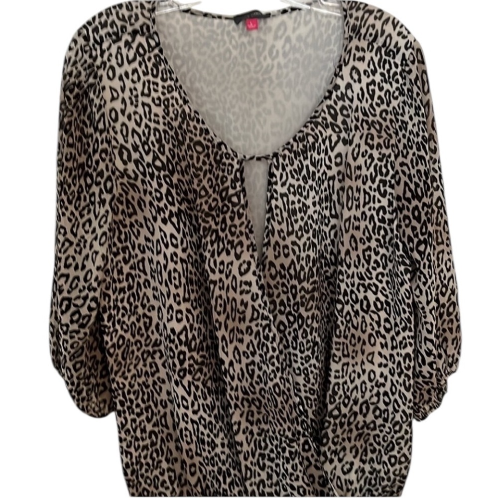 Vince Camuto large tan & black animal print faux wrap with keyhole opening NWT